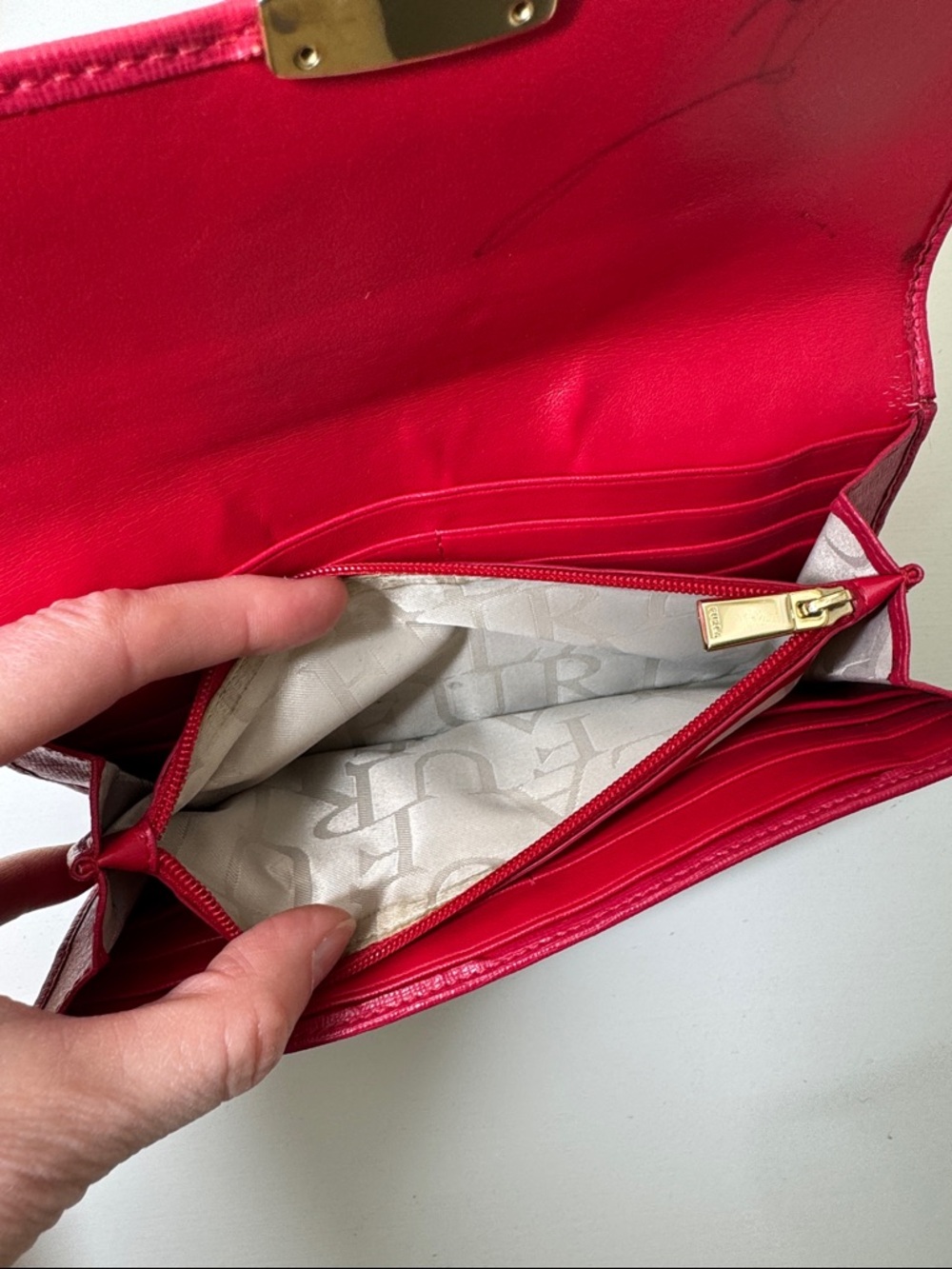 Furla red textured wallet. - Picture 9 of 11